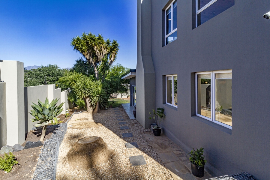 5 Bedroom Property for Sale in Heldervue Western Cape